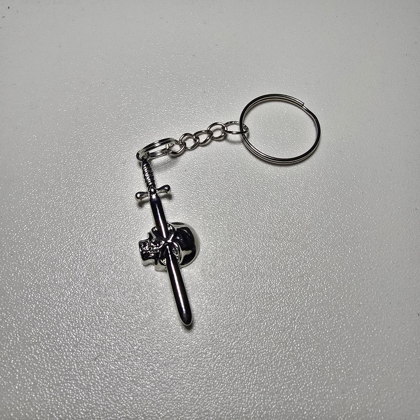 Skull and Sword Anahtarlık