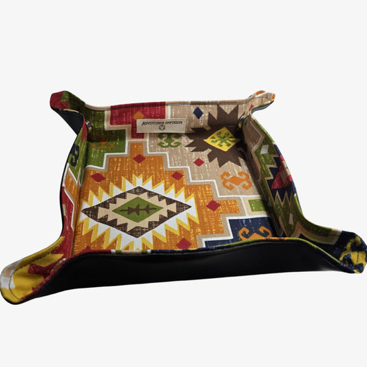 Etnik Desenli El Yapımı Dice Tray – Zarlarınız İçin Asil Bir Arena