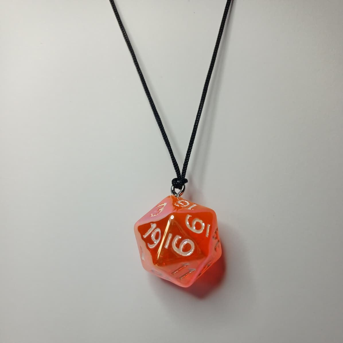 Sunflare D20 Kolye