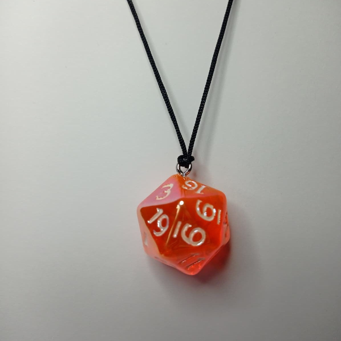 Sunflare D20 Kolye