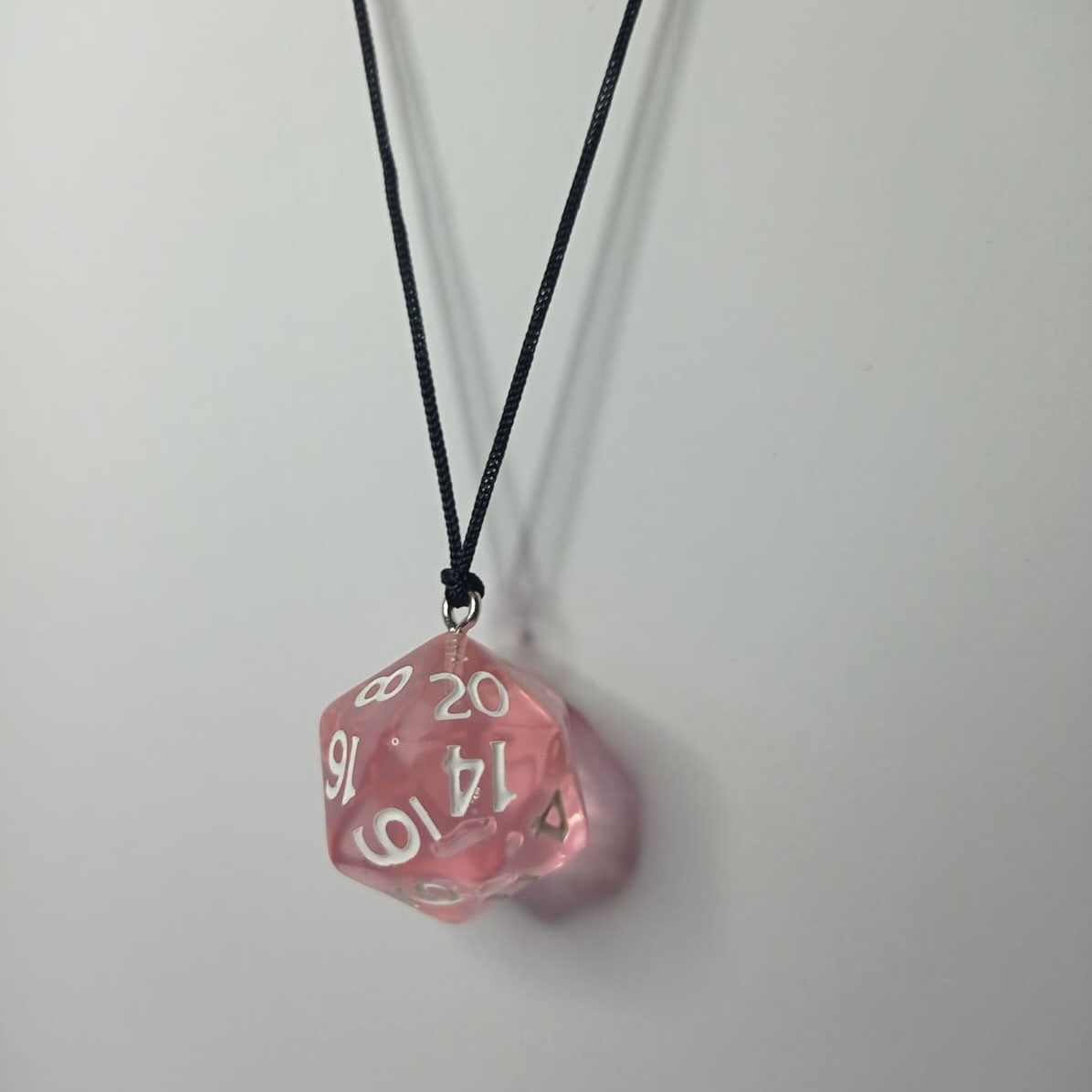 Pembe D20 Zar Kolye