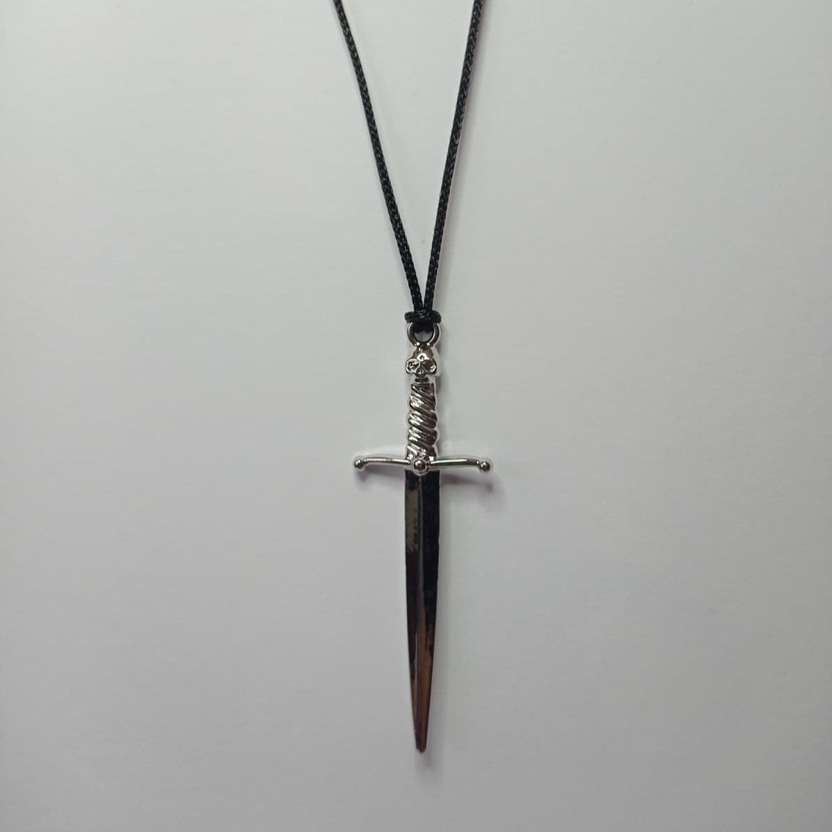 Dagger Kolye