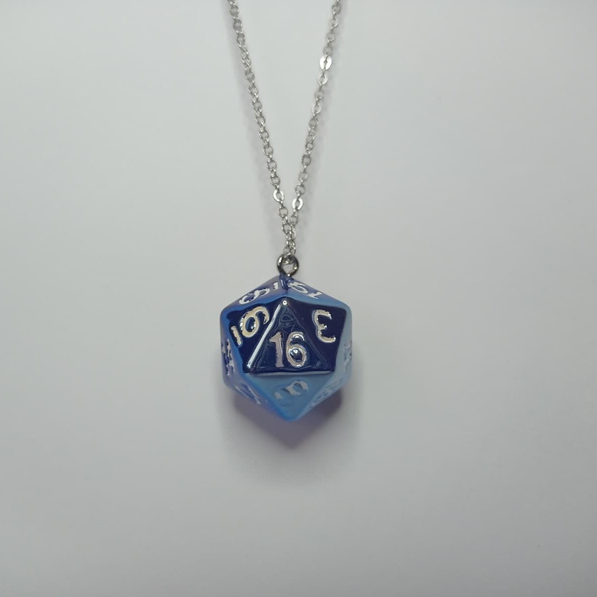 Blue Radiance D20 Kolye