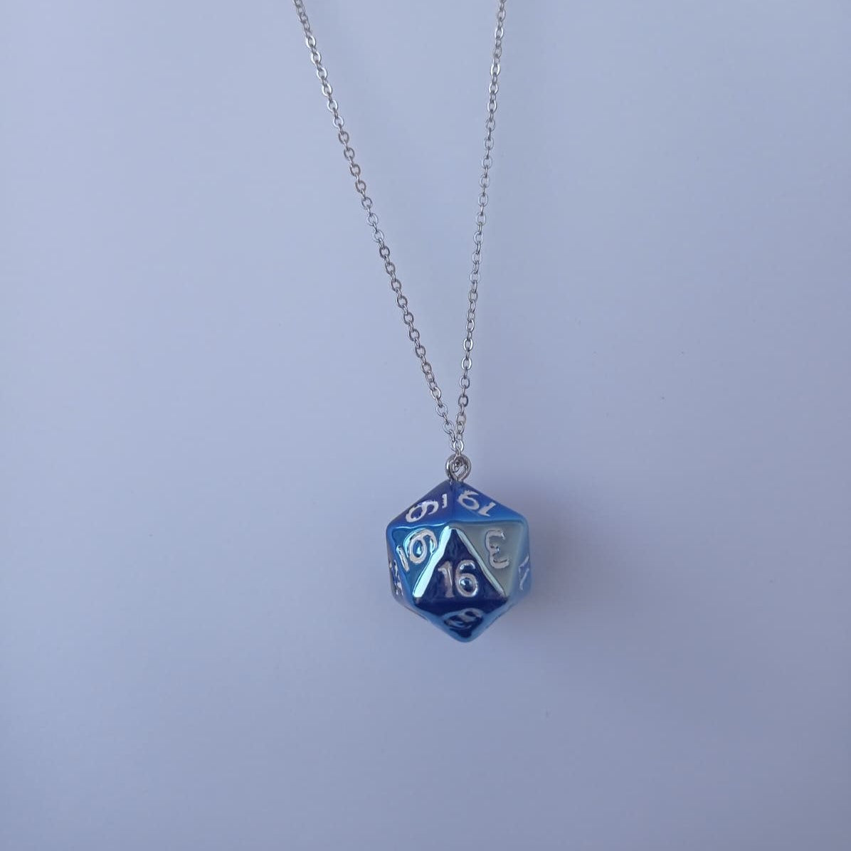 Blue Radiance D20 Kolye