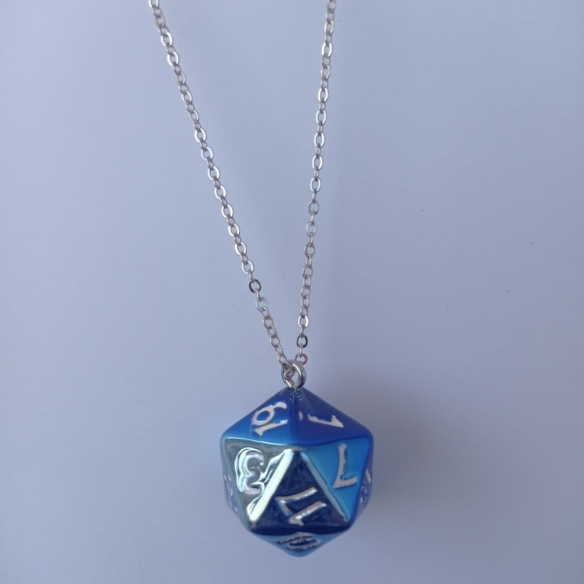 Blue Radiance D20 Kolye