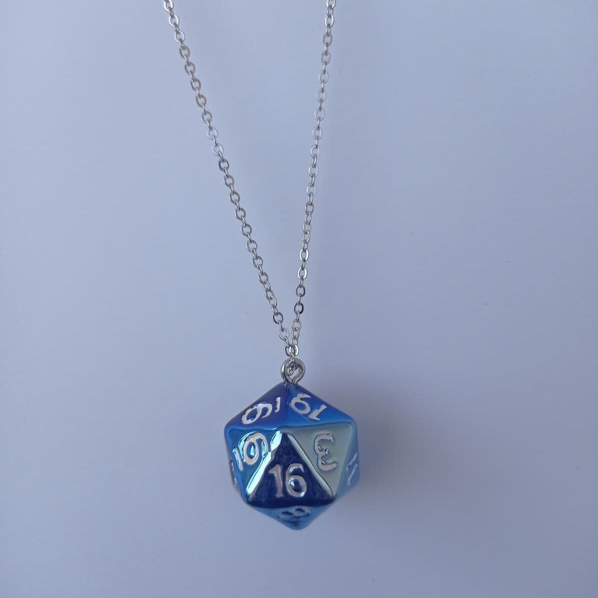 Blue Radiance D20 Kolye