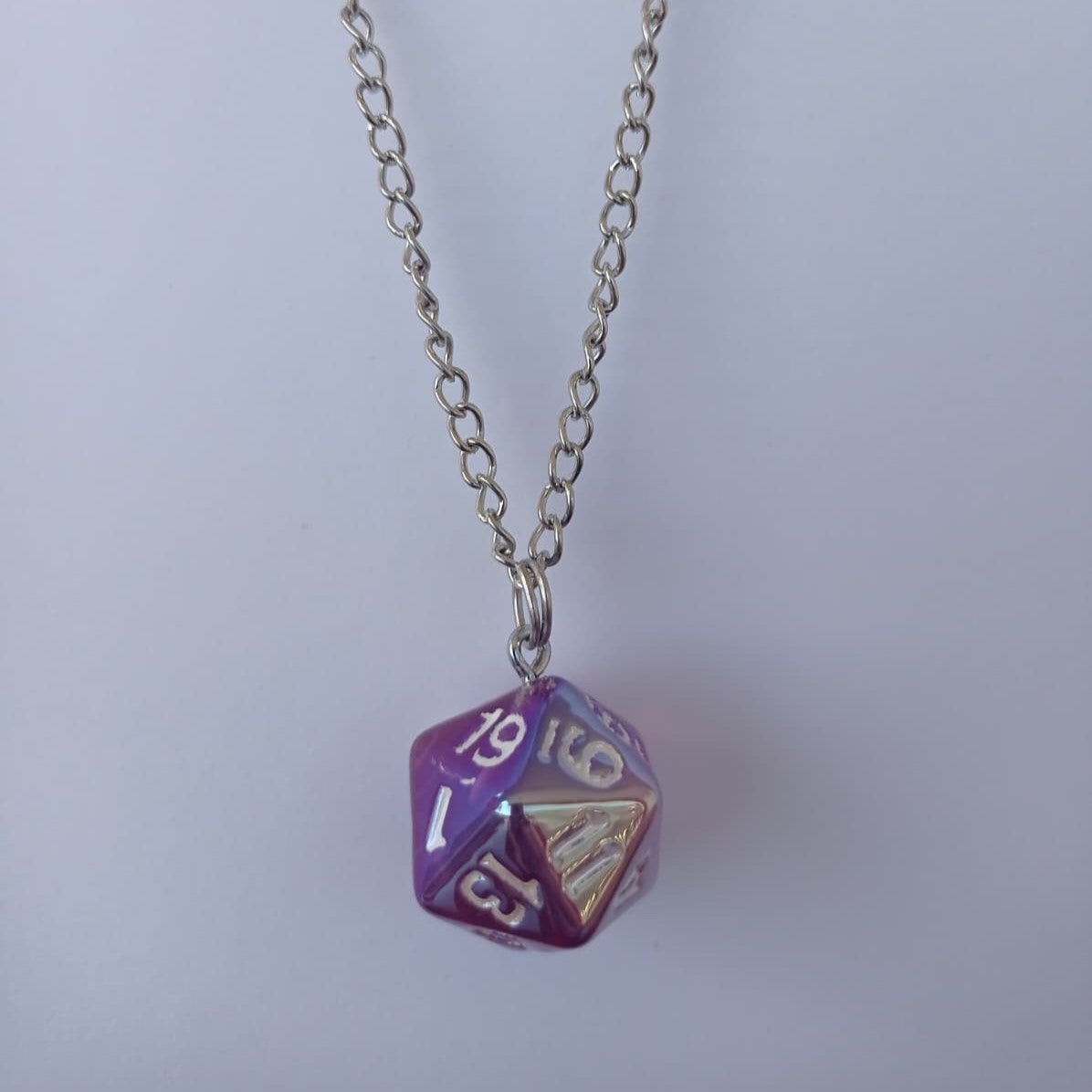 Arcane Glow D20 Dice Kolye