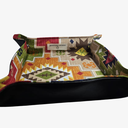 Etnik Desenli El Yapımı Dice Tray – Zarlarınız İçin Asil Bir Arena