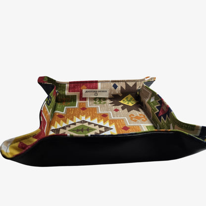 Etnik Desenli El Yapımı Dice Tray – Zarlarınız İçin Asil Bir Arena