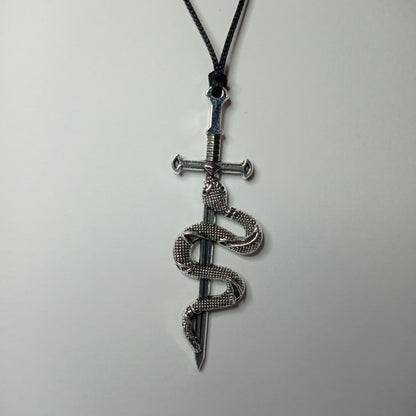 Viper Blade Kolye