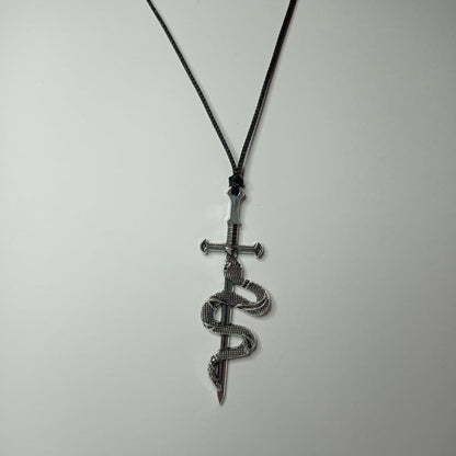 Viper Blade Kolye