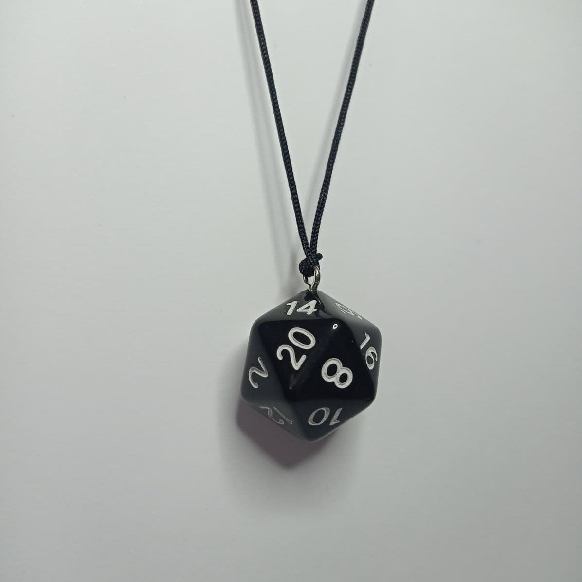 Siyah D20 Kolye