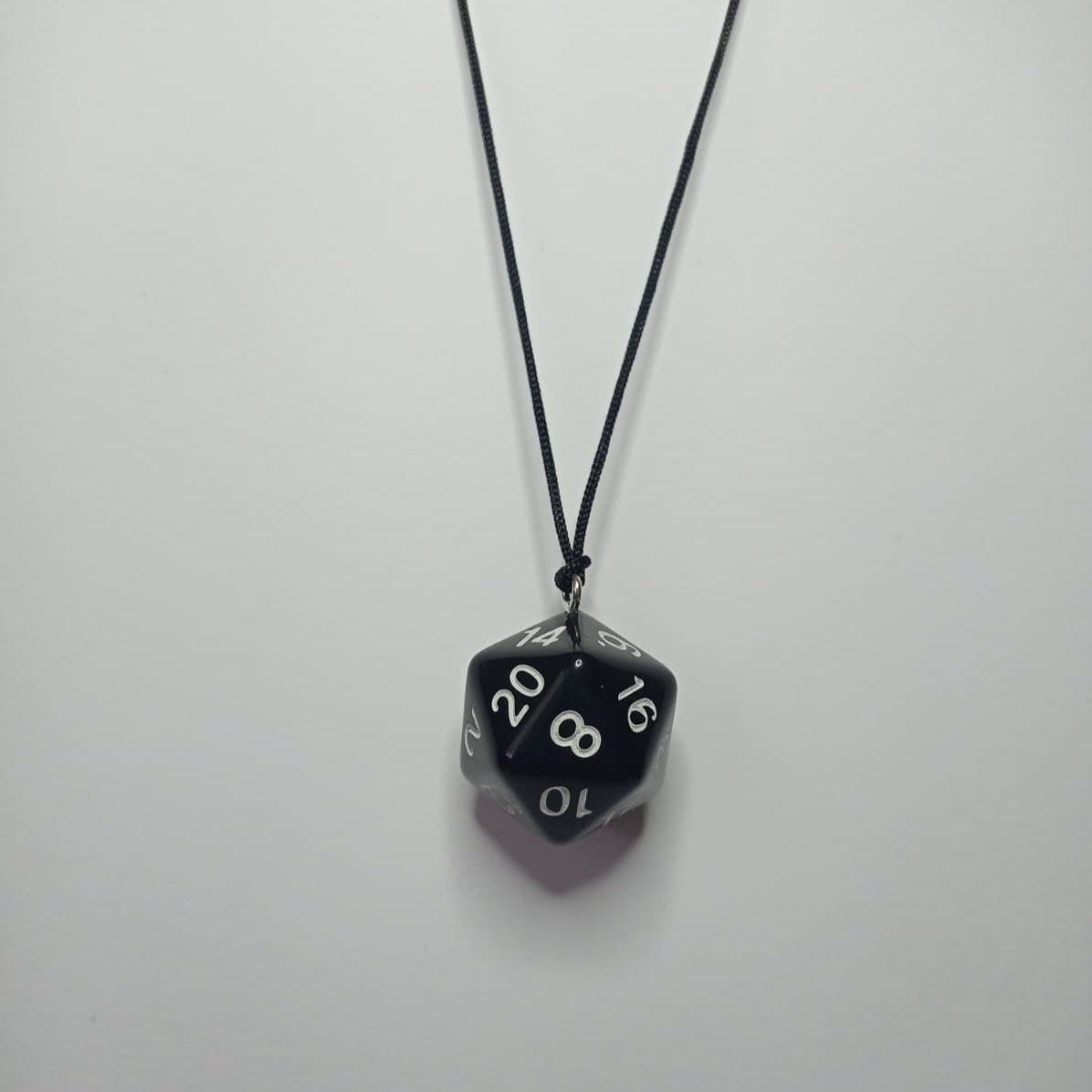 Siyah D20 Kolye