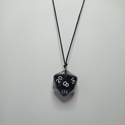 Siyah D20 Kolye