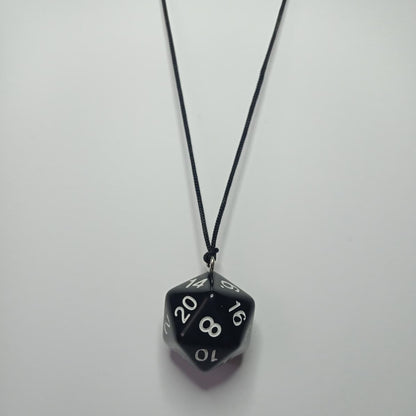 Siyah D20 Kolye