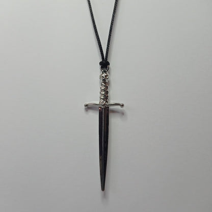 Dagger Kolye