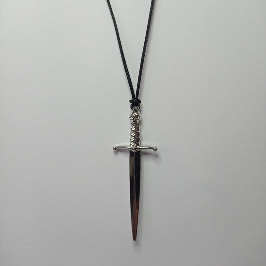Dagger Kolye