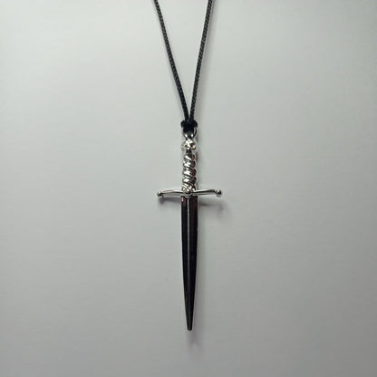 Dagger Kolye