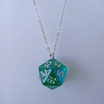 Emerald Radiance D20 Kolye