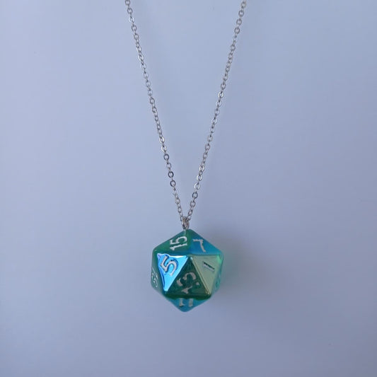Emerald Radiance D20 Kolye