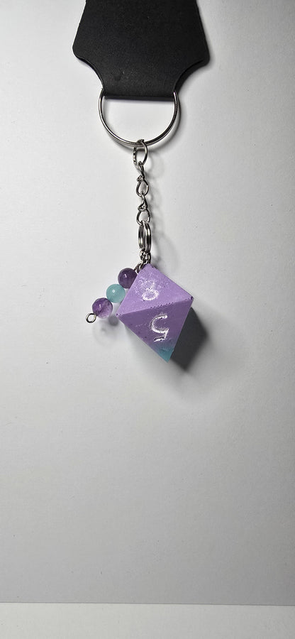 Mor Pastel d8 Anahtarlık